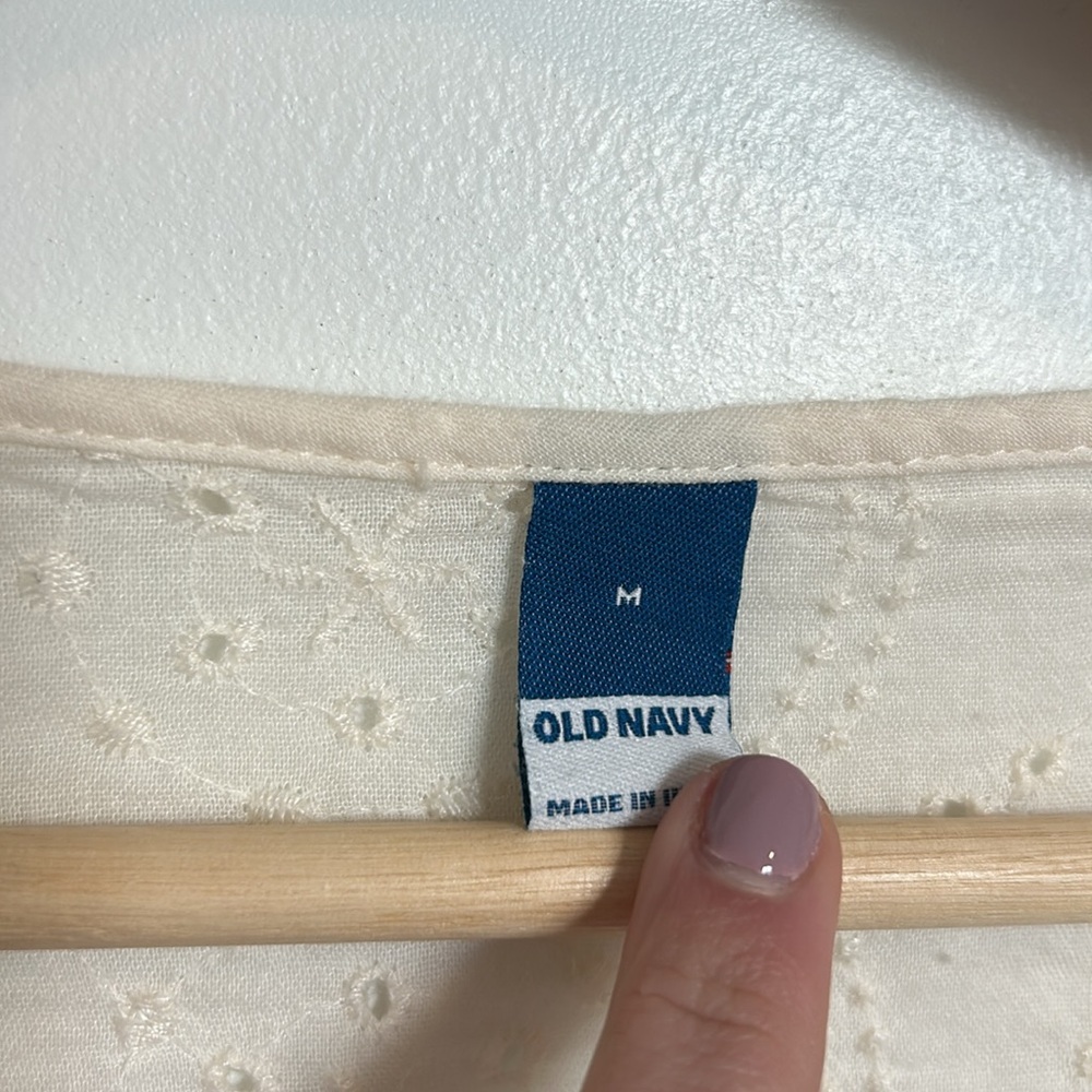 old navy top! - Picture 3 of 6